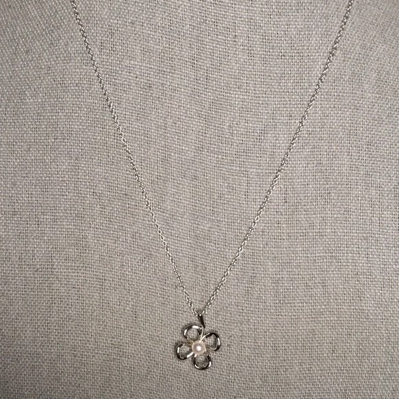 TASAKI Open Four Leaf Clover Necklace with Akoya Pearl in Sterling Silver (16") - Picture 2 of 5